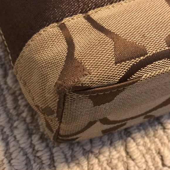 Signature Coach Bag - Picture 7 of 8